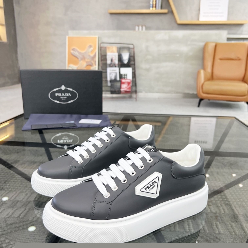 Pra*a casual shoes